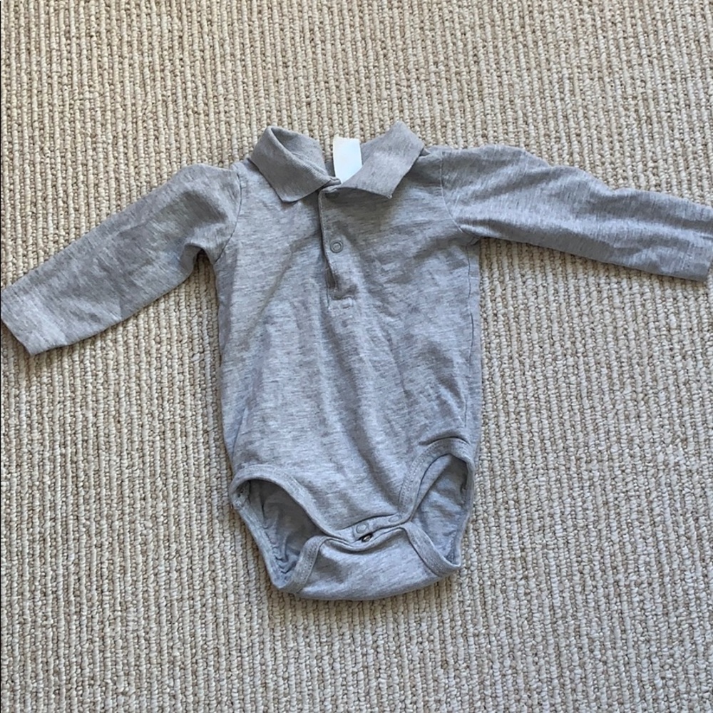 Gray long-sleeved onesie 6-9m